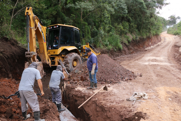 Castro mobiliza equipe para reabilitar estradas rurais