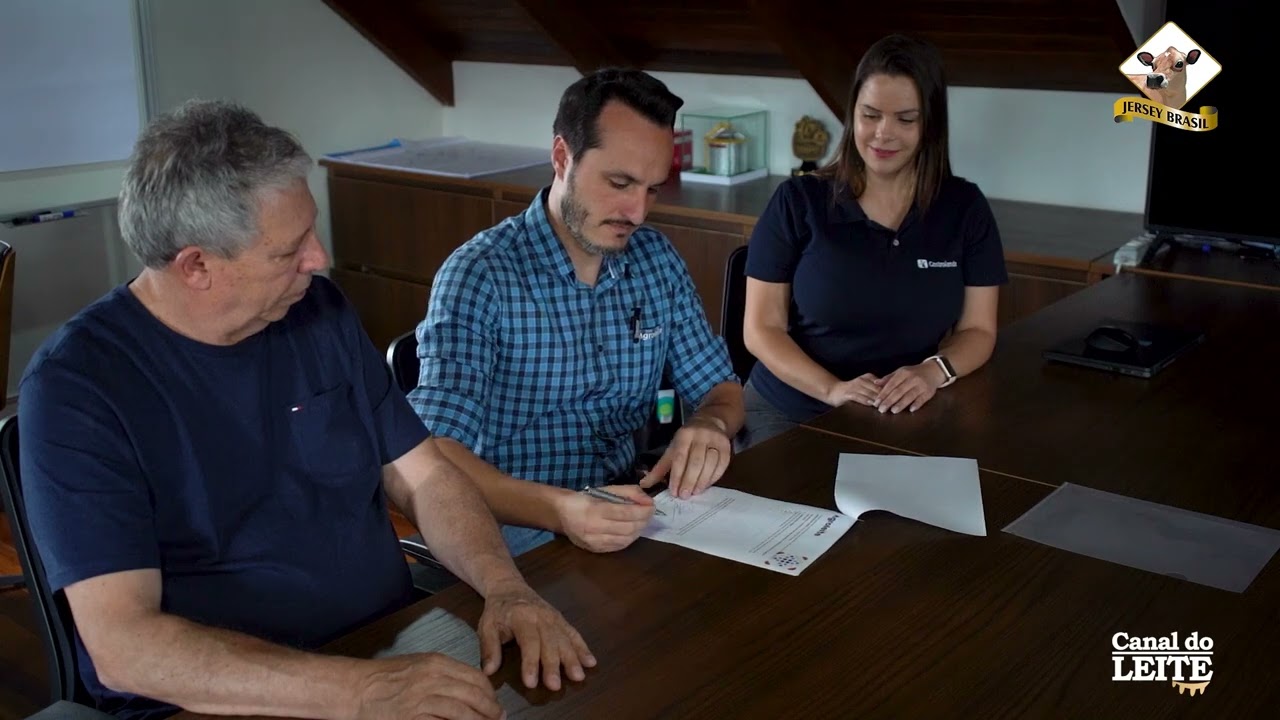 Vídeo: ACGJB e Agroleite assinam protocolo de intenção para Casa da Jersey Brasil no Castrolanda ExpoCenter