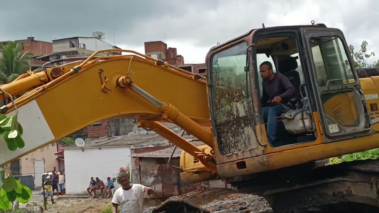 Vídeo: O prefeito Augusto Castro determina limpeza dos canais pluviais na cidade de Itabuna