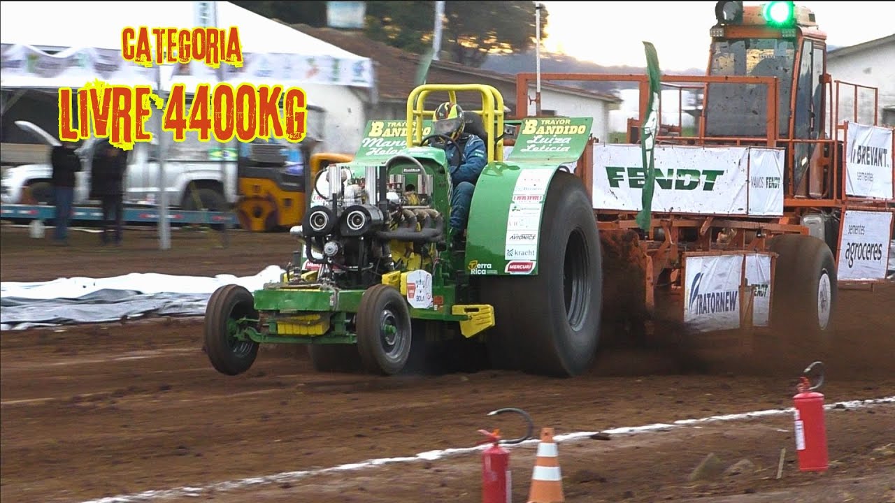 Vídeo: Trekker Trek/Tractor Pulling Castrolanda 2024 | Categoria Livre 4400kg